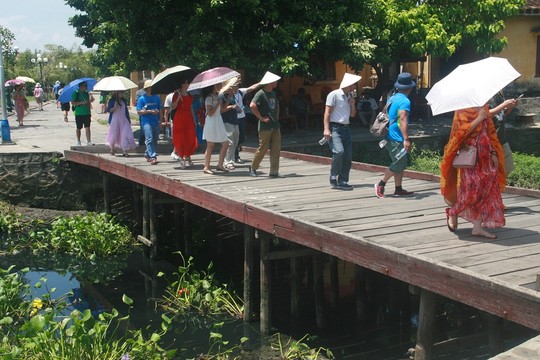 Hội[-]An:[-]Nước[-]dưới[-]chân[-]Chùa[-]Cầu[-]ô[-]nhiễm[-]nặng